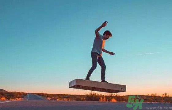 Hoverboard懸浮滑板國內(nèi)多少錢？懸浮滑板在哪可以買？