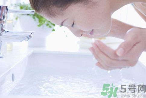 洗臉用冷水還是熱水好？用冷水洗臉好不好？