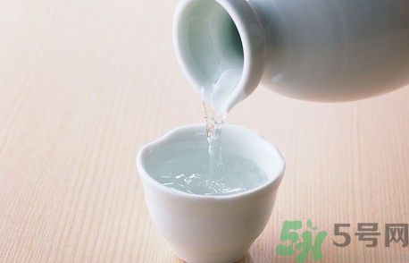 白酒能代替料酒做菜嗎？白酒可以用來做菜嗎？