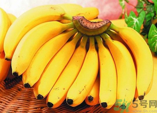 香蕉中間發(fā)黑可以吃嗎？香蕉中間發(fā)黑吃了會(huì)怎么樣？