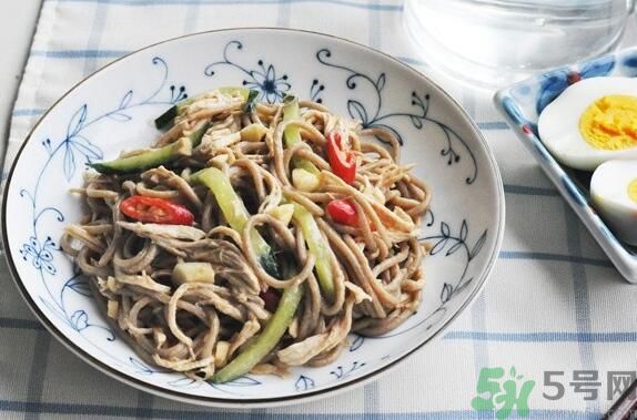 蕎麥怎么做成面條？蕎麥面條怎么做好吃？