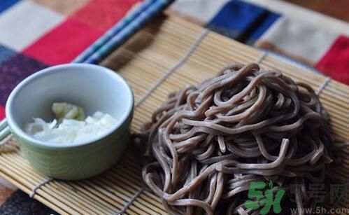 蕎麥怎么做成面條？蕎麥面條怎么做好吃？