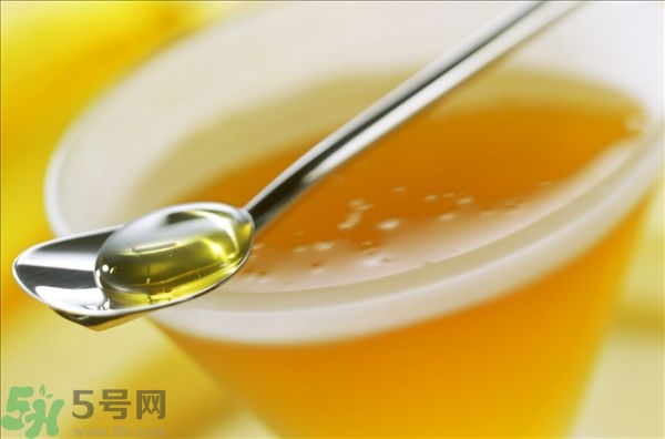 蜂蜜放久了有酒味是怎么回事？蜂蜜有酒味還能喝嗎？