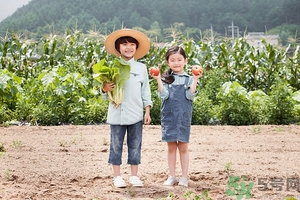 8歲男孩標(biāo)準(zhǔn)身高體重是多少？8歲女生標(biāo)準(zhǔn)身高體重是多少？