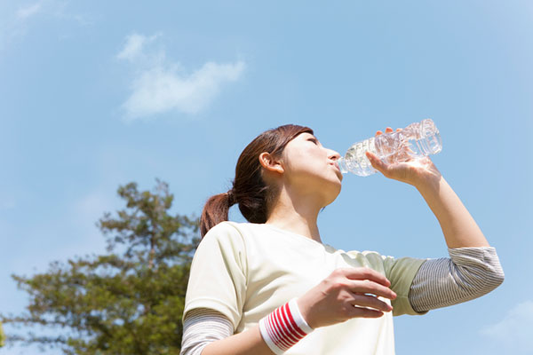 天熱喝冰水好嗎?天熱喝冰水肚子疼怎么辦