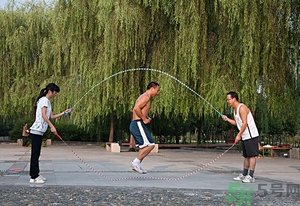 跳繩減肥快還是跑步減肥快？跳繩減肥最佳時(shí)間是什么時(shí)候？