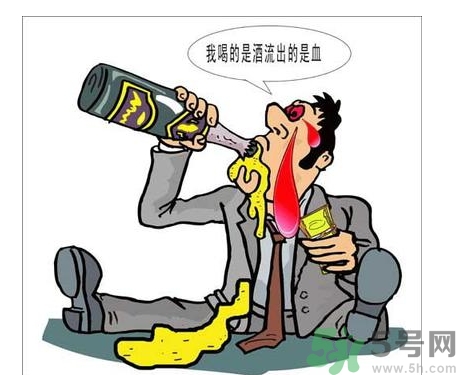 酒精中毒的早期癥狀有哪些？酒精中毒的癥狀有哪些？