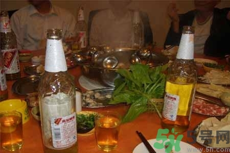 吃火鍋能喝啤酒嗎？吃火鍋喝啤酒對身體好嗎？