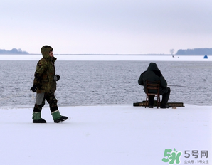 冬天釣魚(yú)用什么餌料？冬天釣魚(yú)用什么小藥？