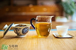 泡茶有泡沫怎么回事?泡茶時上面漂泡沫怎么辦?