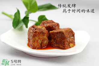 霉豆腐發(fā)黑還能吃嗎？霉豆腐長黑點(diǎn)還能吃嗎？