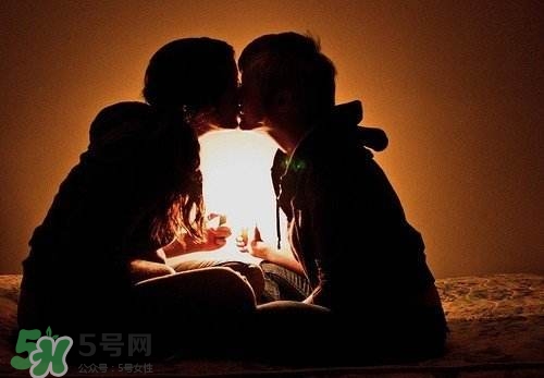 接吻時(shí)女生的生理反應(yīng)是什么？怎么接吻教程