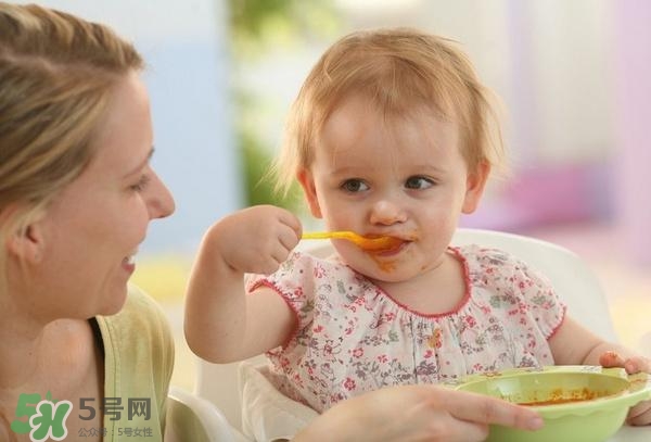 六個(gè)月寶寶輔食食譜 六個(gè)月輔食吃什么