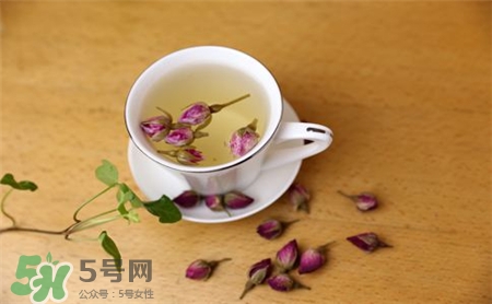 玫瑰花泡水可以敷臉嗎?泡過(guò)的玫瑰花敷臉好嗎?