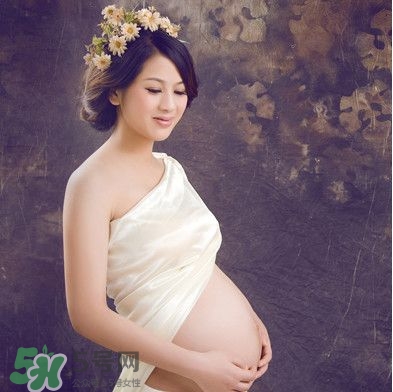 孕婦摸肚子會(huì)繞頸嗎？孕婦摸肚子胎兒能感受到嗎？