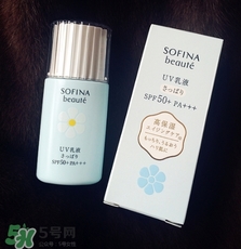 蘇菲娜藍小花和白小花哪個好？sofina蘇菲娜藍小花和白小花對比