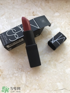 nars gipsy唇膏是什么顏色?nars gipsy唇膏色號試色圖