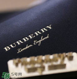 burberry dk88鎖頭包正品多少錢？巴寶莉dk88包專柜價(jià)格