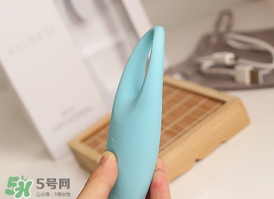 foreo眼部按摩儀怎么用？foreo iris眼部按摩儀使用方法