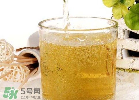 菠蘿啤是碳酸飲料嗎？菠蘿啤不能和什么一起吃？