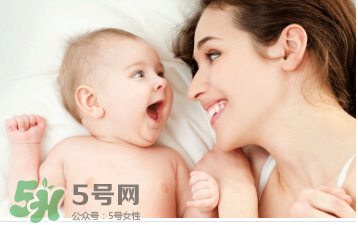 母乳喂養(yǎng)胸部一大一小怎么辦？母乳喂養(yǎng)會(huì)導(dǎo)致胸不對(duì)稱(chēng)嗎？