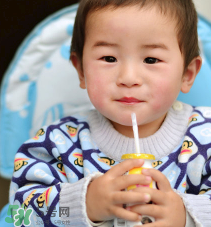 兒童能喝老年人奶粉嗎？老年人奶粉小孩能不能喝？