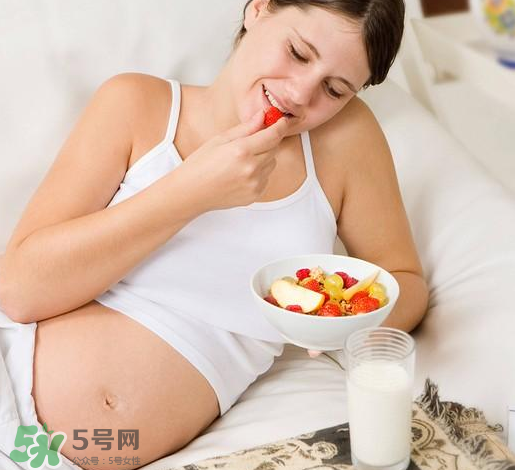 孕婦吃甜食寶寶會(huì)頭大嗎？孕期吃甜食寶寶會(huì)頭變大嗎？