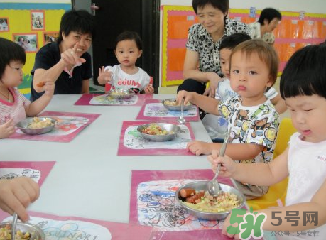 寶寶不去幼兒園可以嗎？寶寶可以不上幼兒園嗎？