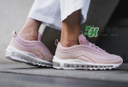 nike air max 97粉色蛇皮怎么樣_上腳效果好看嗎？