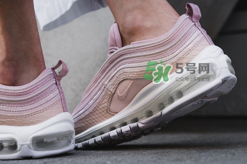 nike air max 97粉色蛇皮怎么樣_上腳效果好看嗎？