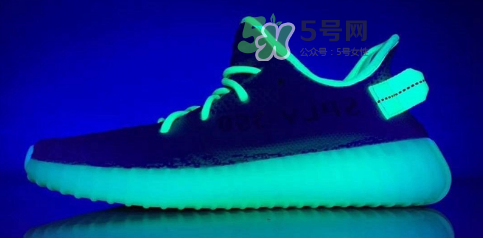 adidas yeezy boost 350 v2黃斑馬是夜光的嗎？