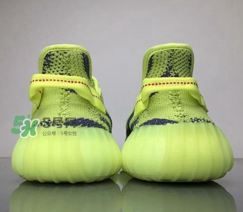 adidas yeezy boost 350 v2黃斑馬是夜光的嗎？