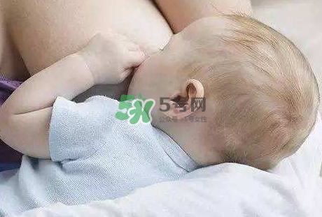 母乳喂養(yǎng)會積食嗎？純母乳喂養(yǎng)的寶寶會積食嗎？