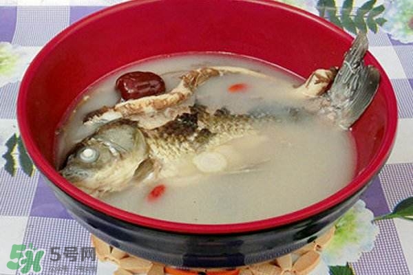 產(chǎn)婦鯽魚湯什么時候喝？產(chǎn)婦鯽魚湯放調(diào)料嗎？