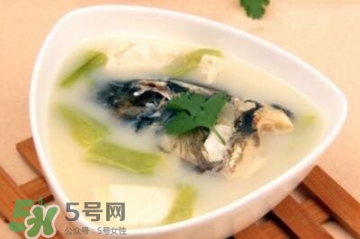 產(chǎn)婦鯽魚湯什么時候喝？產(chǎn)婦鯽魚湯放調(diào)料嗎？