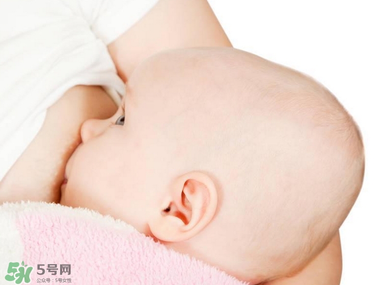 母乳喂養(yǎng)的寶寶大便怎樣正常？母乳喂養(yǎng)的寶寶需要補鈣嗎？