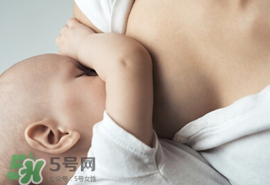 母乳喂養(yǎng)胸部會(huì)變形嗎？如何避免產(chǎn)后乳房變形？