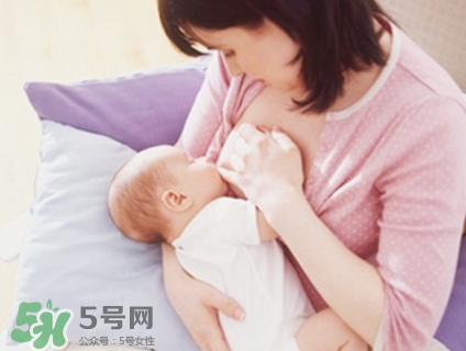 母乳喂養(yǎng)的寶寶大便怎樣正常？母乳喂養(yǎng)的寶寶需要補鈣嗎？