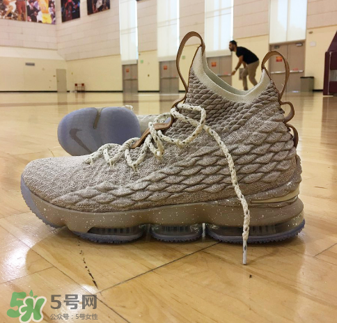 nike lebron 15 ghost實(shí)物細(xì)節(jié)怎么樣？