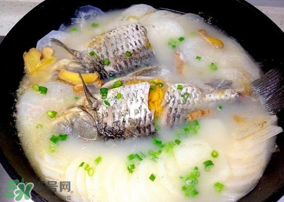 鯽魚(yú)湯可以放西紅柿嗎？西紅柿鯽魚(yú)湯的功效