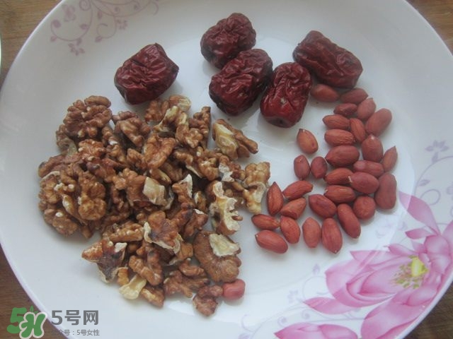 核桃可以和黃豆一起打豆?jié){嗎？核桃和什么一起打豆?jié){好？