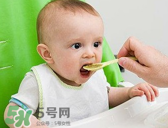 母乳寶寶幾個(gè)月添加輔食？母乳寶寶添加輔食的時(shí)間介紹