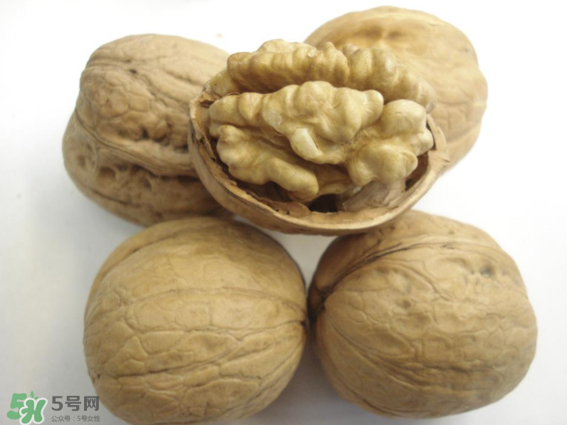 核桃上的陰皮是什么？核桃對血管的作用