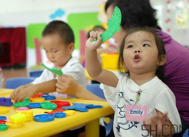 寶寶上幼兒園需要準(zhǔn)備什么？寶寶上幼兒園哭鬧怎么應(yīng)對(duì)？