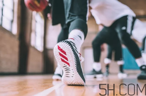 adidas dame 4多少錢？阿迪達(dá)斯利拉德四代上腳效果