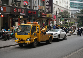 汽車拖車費能報嗎？汽車的前后拖車孔怎么打開？