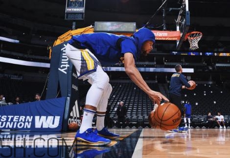 under armour curry 4 low勇士隊藍金配色會發(fā)售嗎？