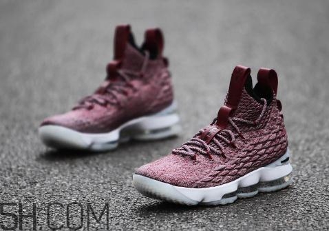 nike lebron 15 wine紅酒配色發(fā)售時間_多少錢？