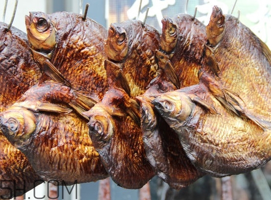 咸魚(yú)要泡多久？咸魚(yú)用冷水泡好還是熱水泡好