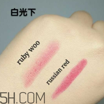 mac russian red和ruby woo哪個(gè)好看_試色對(duì)比